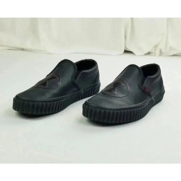 Vans Women's 6.5 Men's 5 Marvel Black Widow Classic Slip-On Logo Tag Sneakers - Picture 9 of 12